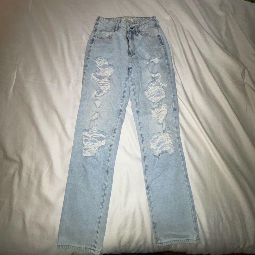 PACSUN LIGHT WASH RIPPED MOM JEANS